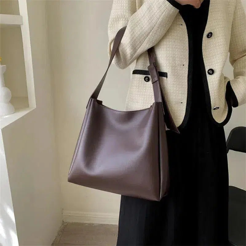 Elina – Timeless elegant style – Shoulder bag