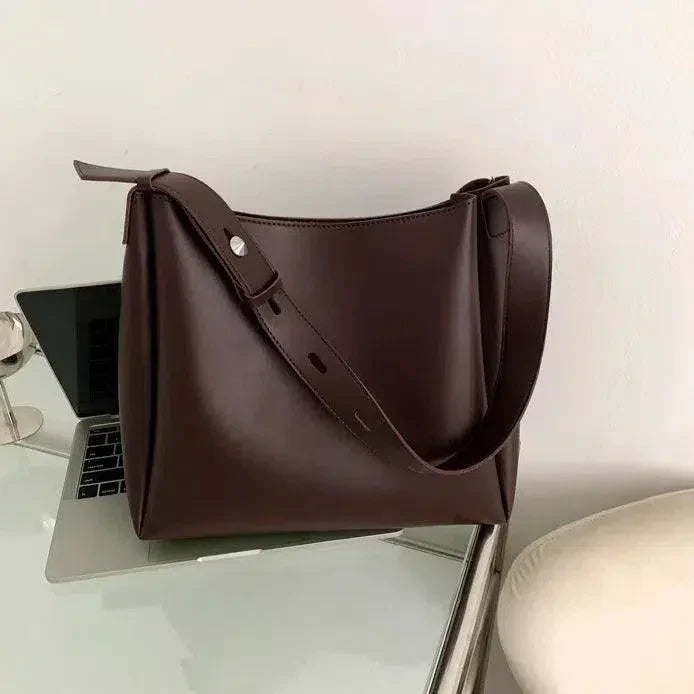 Elina – Timeless elegant style – Shoulder bag