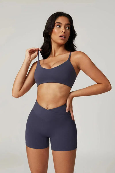 Idalia – V-waist design – Sports bra & shorts set