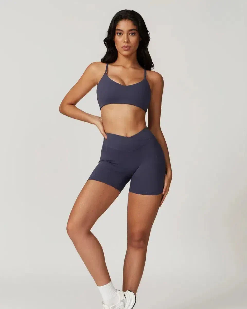 Idalia – V-waist design – Sports bra & shorts set