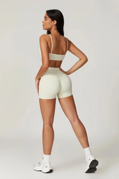 Idalia – V-waist design – Sports bra & shorts set