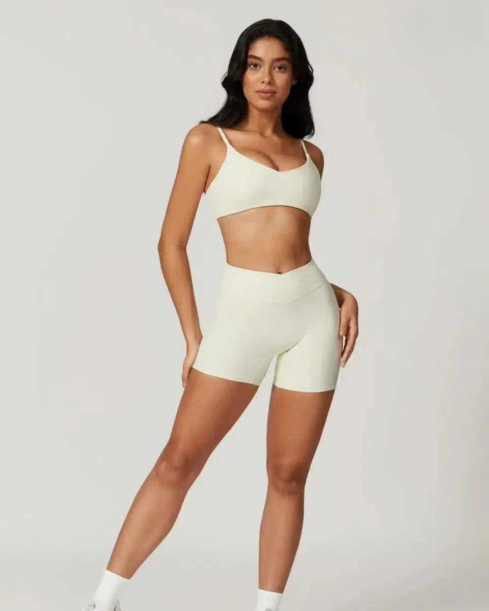 Idalia – V-waist design – Sports bra & shorts set