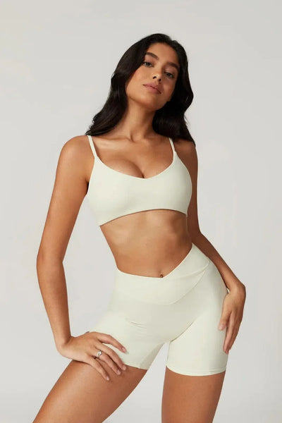Idalia – V-waist design – Sports bra & shorts set