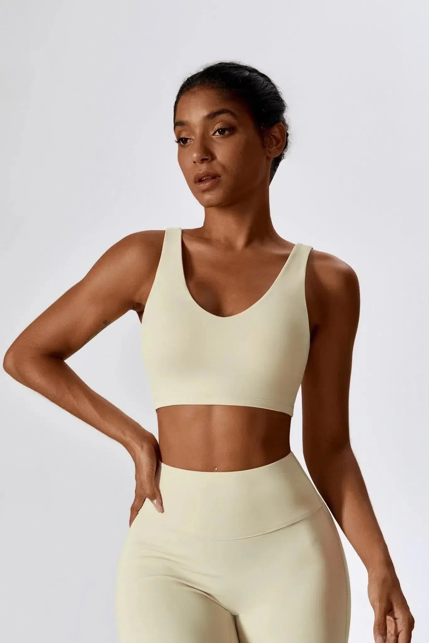 Mariuccia – Scoop neckline – Sports bra & flared leggings set