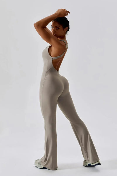 Noelia – Open-back design – Form-fitting jumpsuit